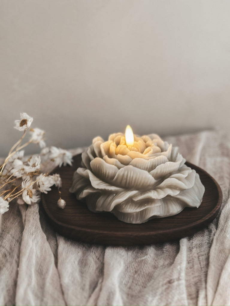 JUNO houten walnoot dienblad organisch 20cm pioenkaars beige timer