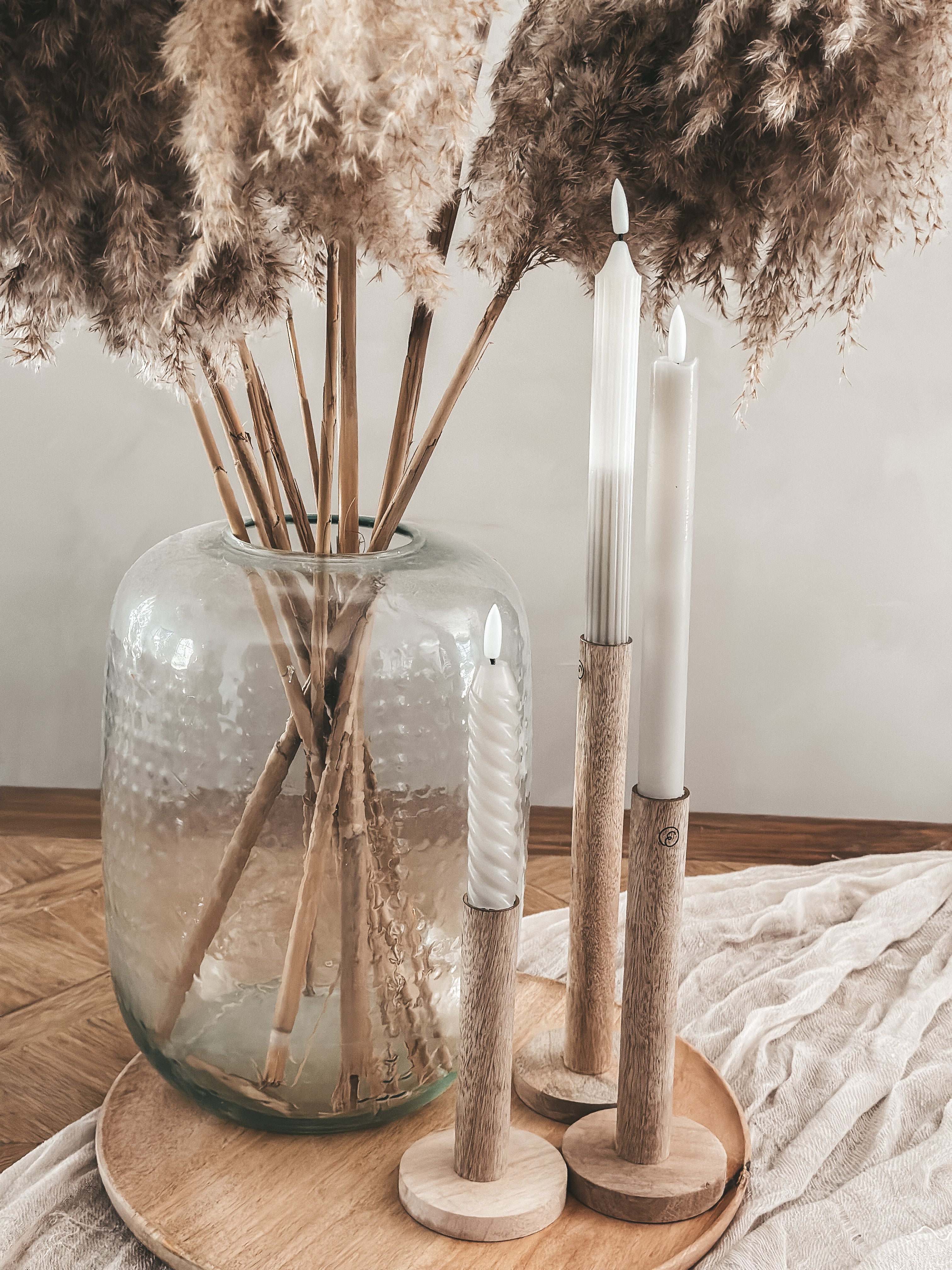 JUNO ernst kandelaar hout licht dinerkaars wit beige rustiek swirl timer ribbel