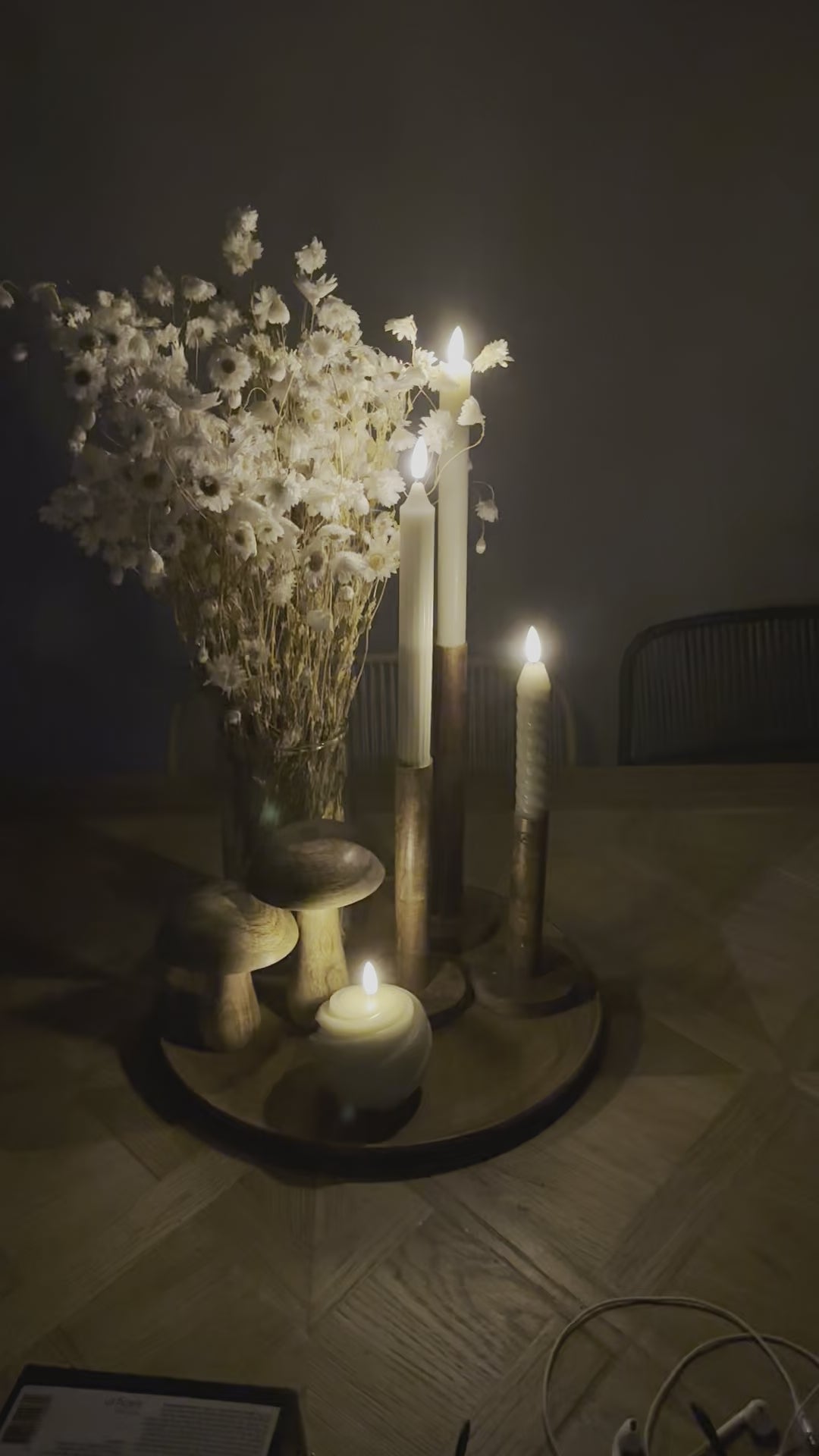 JUNO set ribbel dinerkaarsen led wit en beige met timer kandelaar swirl