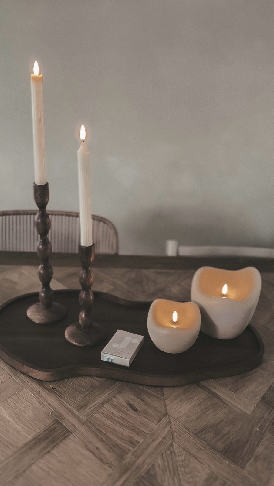 SET 2 KANDELAAR HOUT DONKER